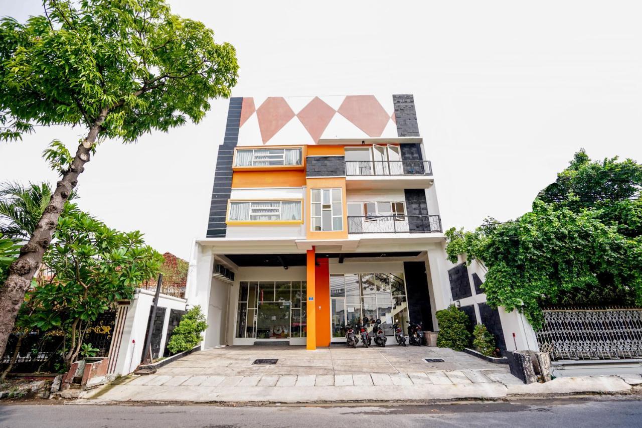 Pratisarawirya Guesthouse By Ecommerceloka Σουραμπάγια Εξωτερικό φωτογραφία