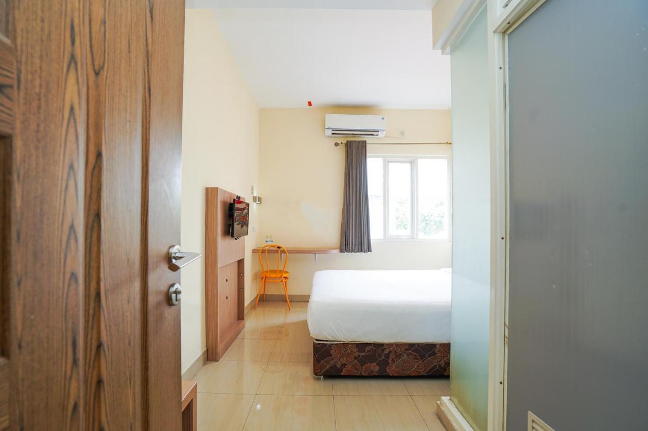 Pratisarawirya Guesthouse By Ecommerceloka Σουραμπάγια Εξωτερικό φωτογραφία