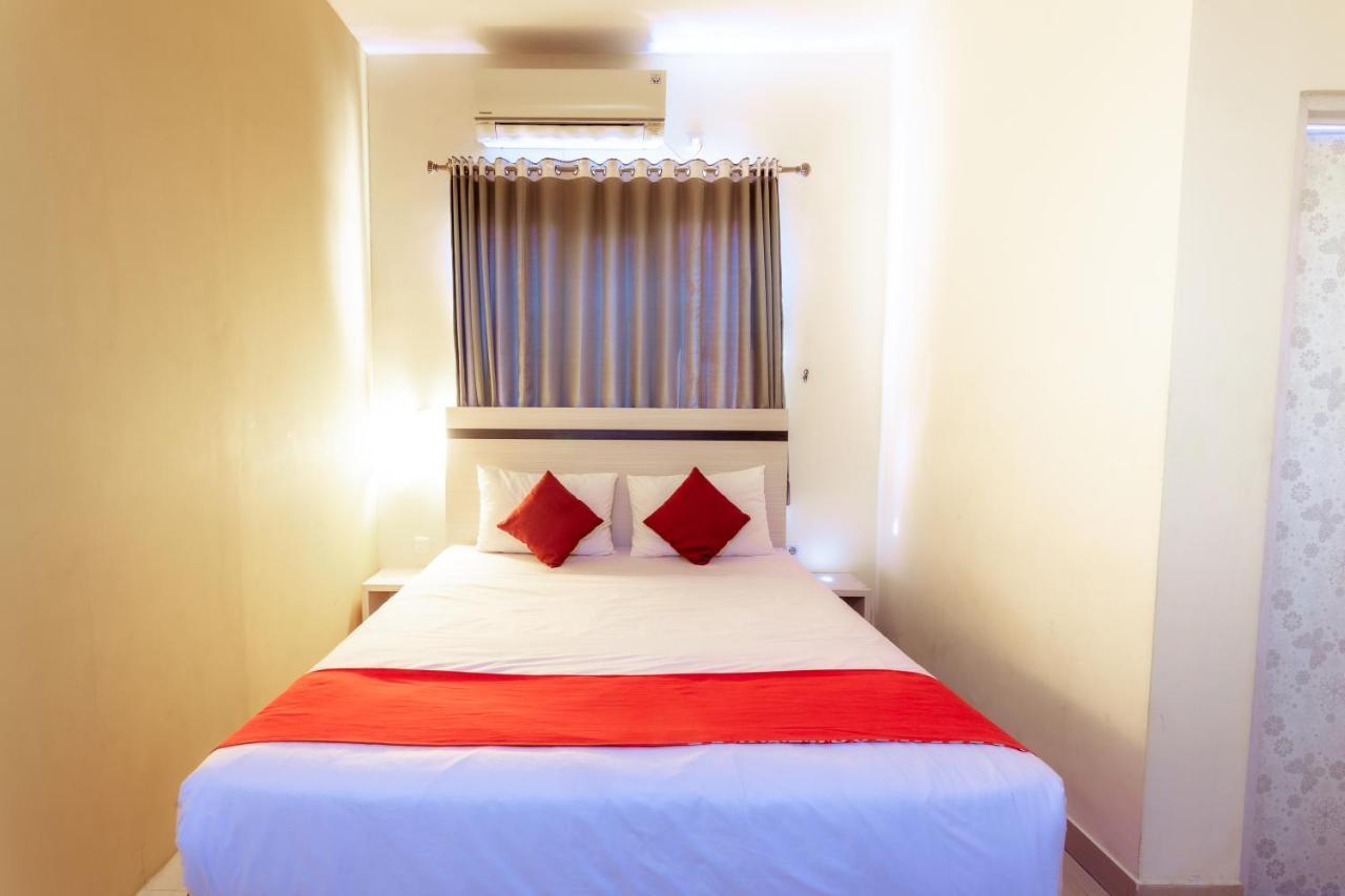 Pratisarawirya Guesthouse By Ecommerceloka Σουραμπάγια Εξωτερικό φωτογραφία